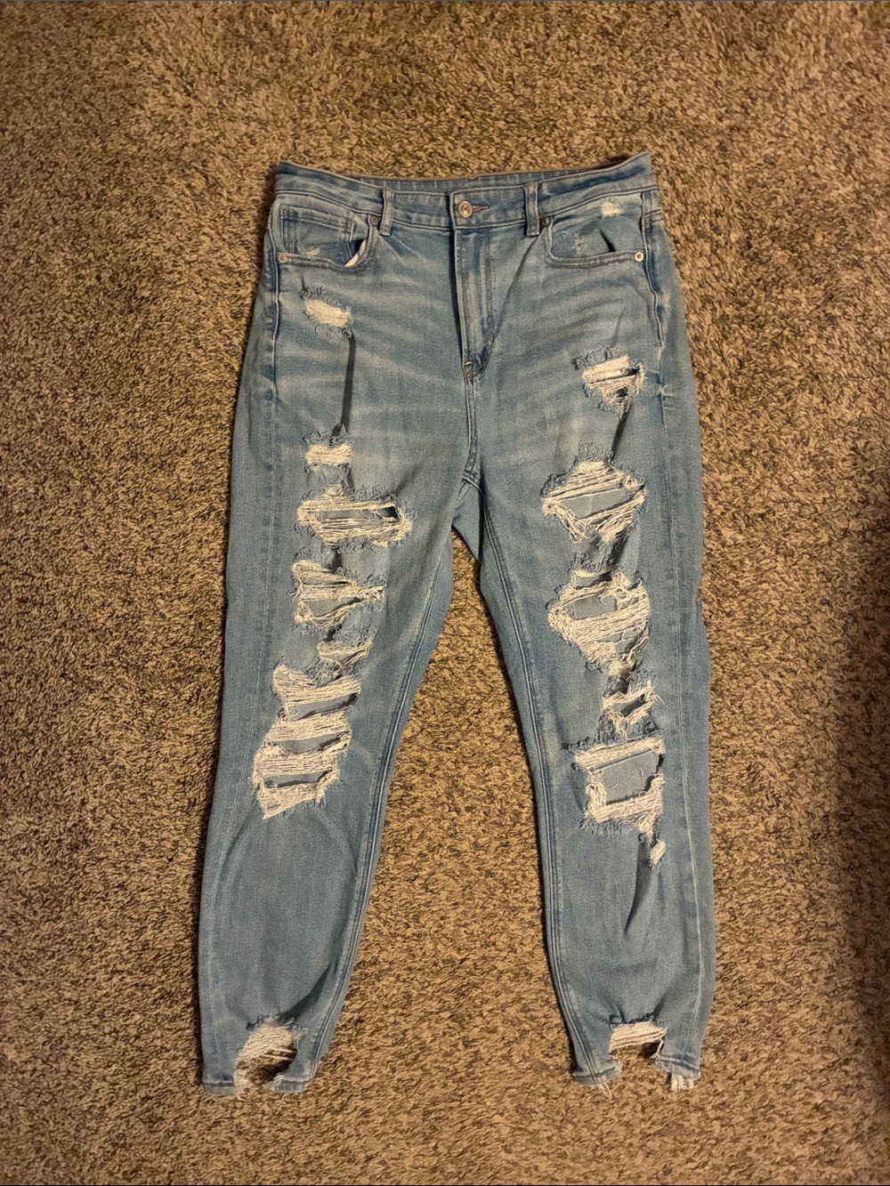 American Eagle distressed Mom Jean -size 10